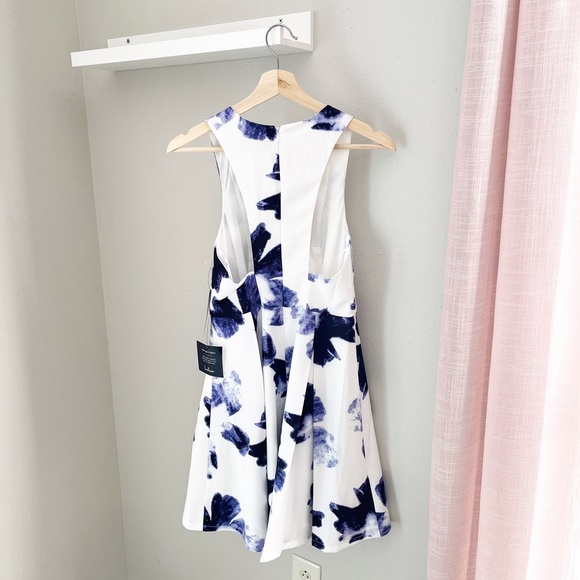 NWT Lulus Seeing Chic Blue and Ivory Print Skater Dress - Picture 4 of 10